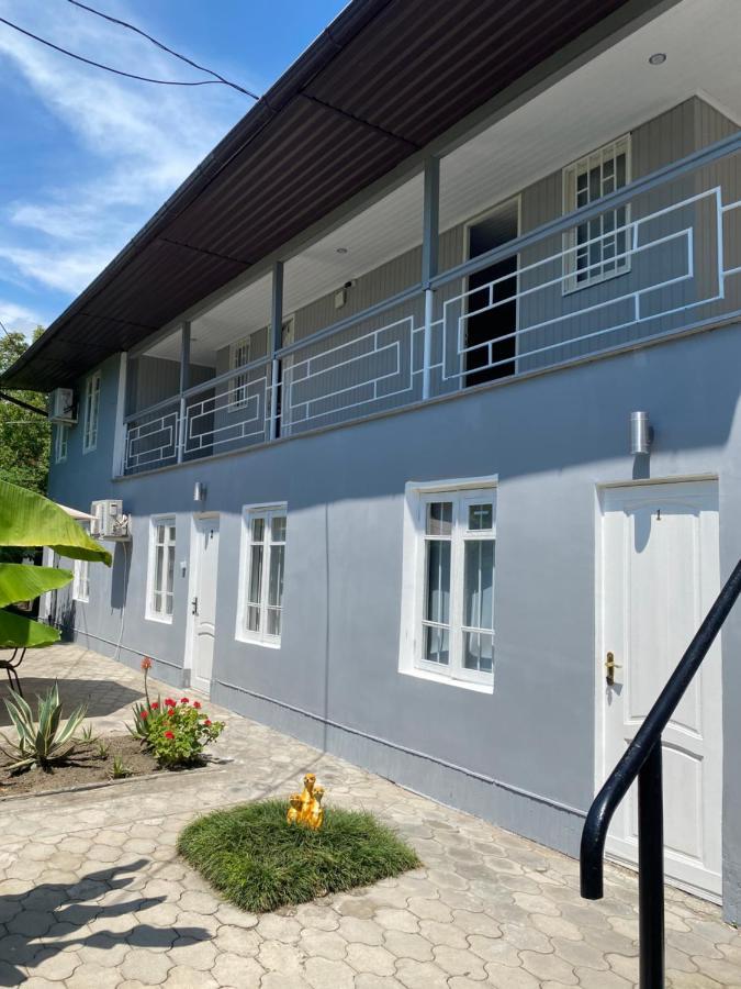 Гостевой Дом «Green Garden» Sukhumi Esterno foto