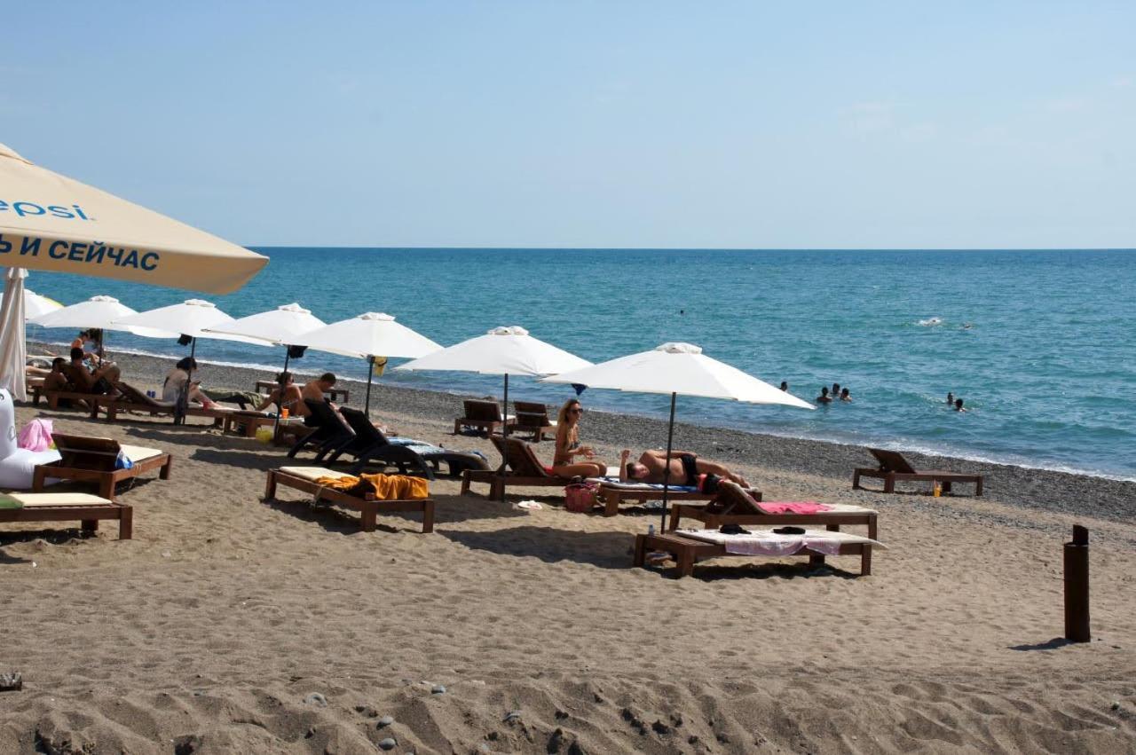 Гостевой Дом «Green Garden» Sukhumi Esterno foto